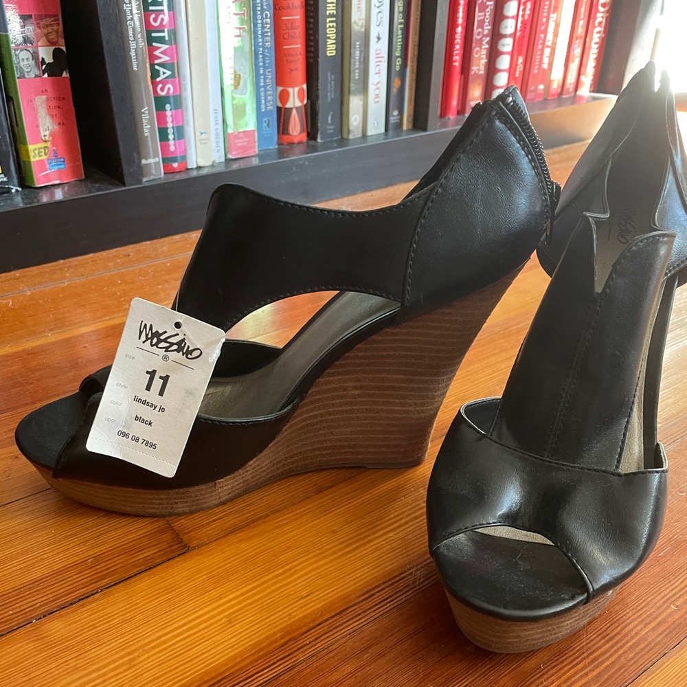 **NWT Target wedges, black with brown wedge